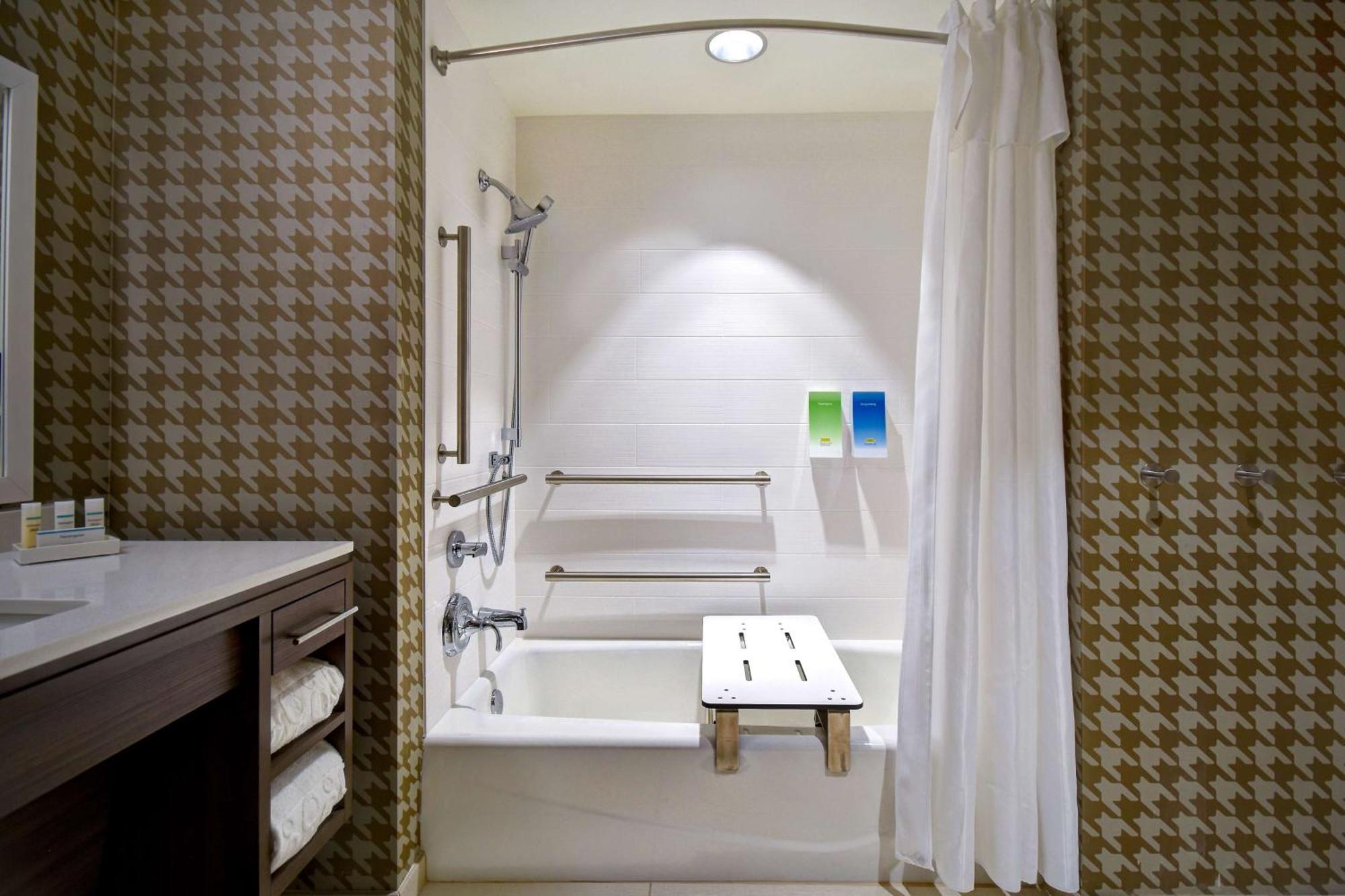 Home2 Suites Wichita Downtown Delano, Ks Bagian luar foto