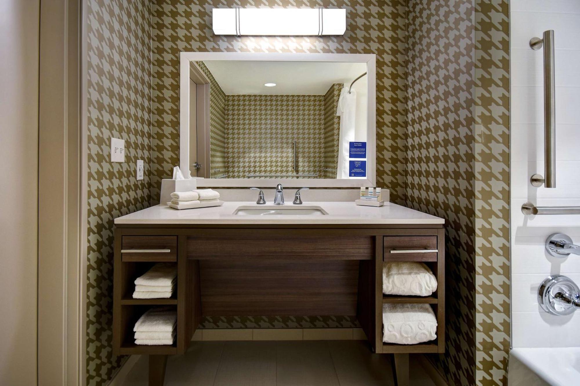 Home2 Suites Wichita Downtown Delano, Ks Bagian luar foto